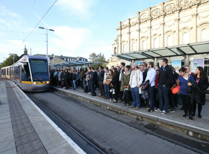15/09/2016. Bus Strike Action. Pictured people wai