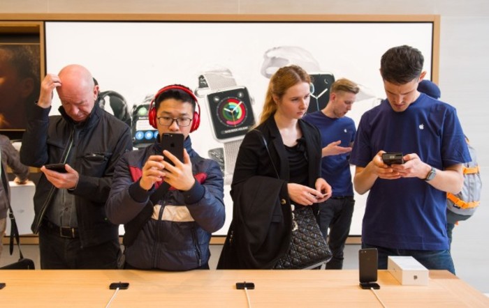 Apple store reopening