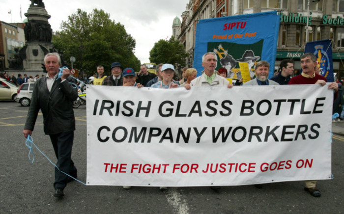 ARDAGH GLASS BOTTLE PLANT PROTESTS DEMOS JOB LOSSES IN IRELAND ECOMONY SLOWDOWN SIPTU TRADE UNIONS OFFICAL DISPUTES INDUSTRIAL ACTION