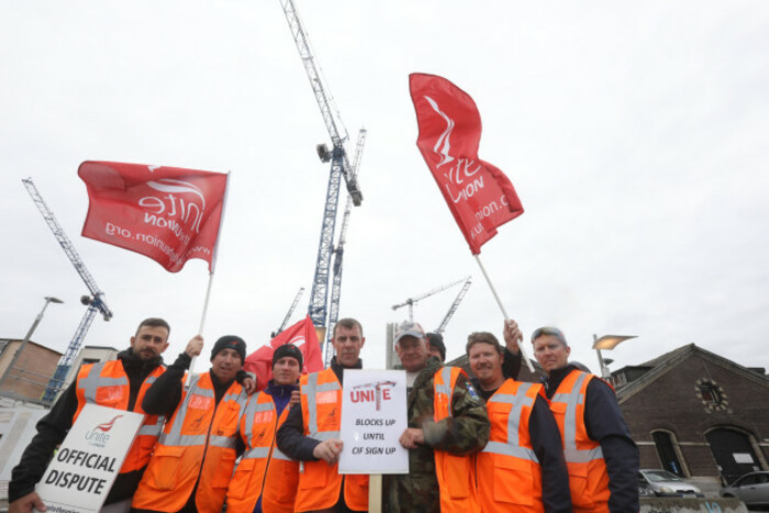 2344 Crane Drivers Strike_90516373