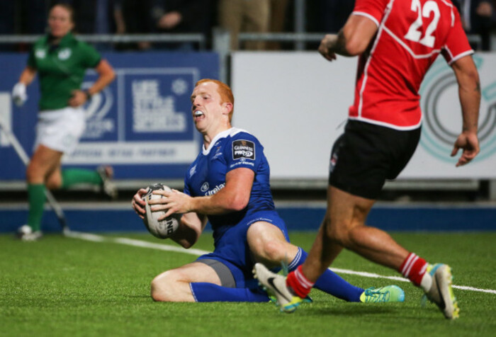 Darragh Fanning scores a try