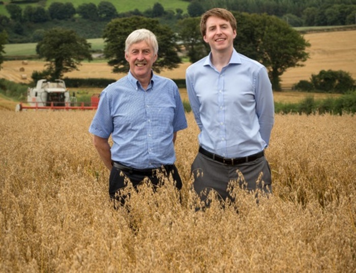 LR John and James in Oatfield D47R0888